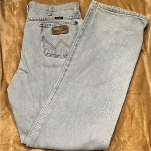 Wrangler Men's 2000s Tapered Fit Jeans in Light Blue
